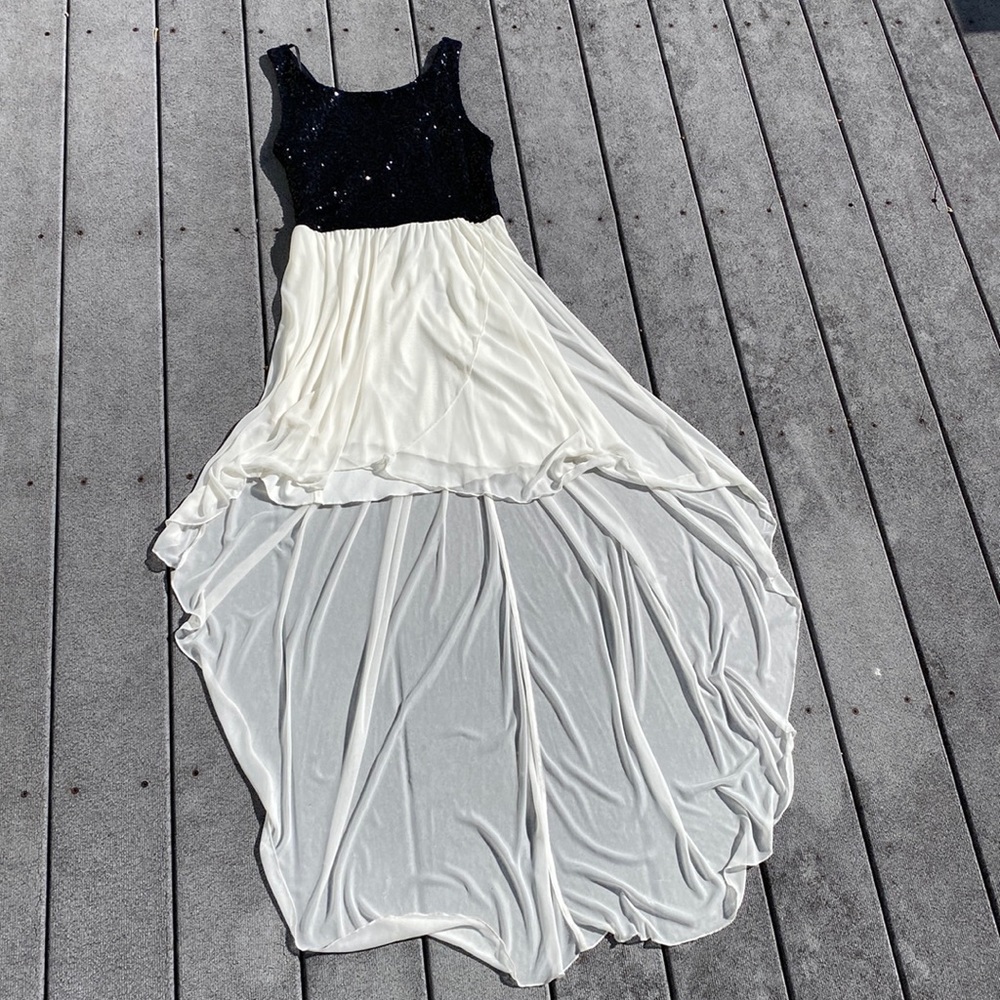 ❄️ Black and White High-Low Dress